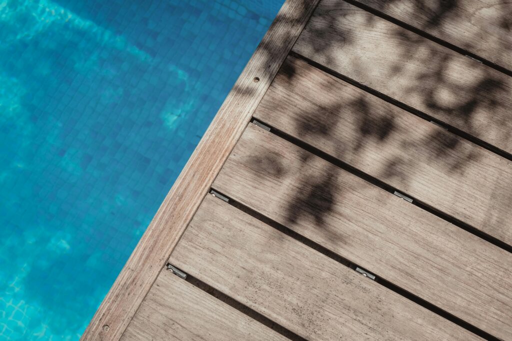 terrasse-bois-piscine