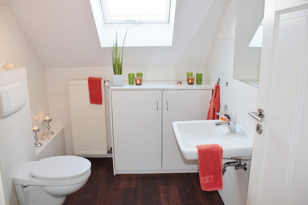 une-1m2-mini-salle-de-bain-2m2-bien-eclairée
